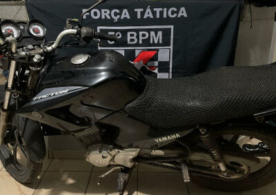 Imagem da notícia Dupla é presa em flagrante em Coxim após furto de moto em estacionamento de mercado